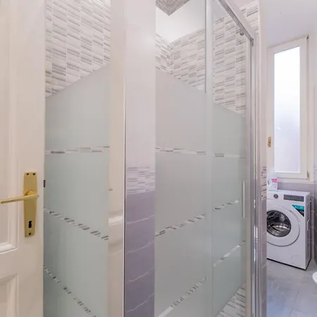 Porta Romana Gateway - New Roomy